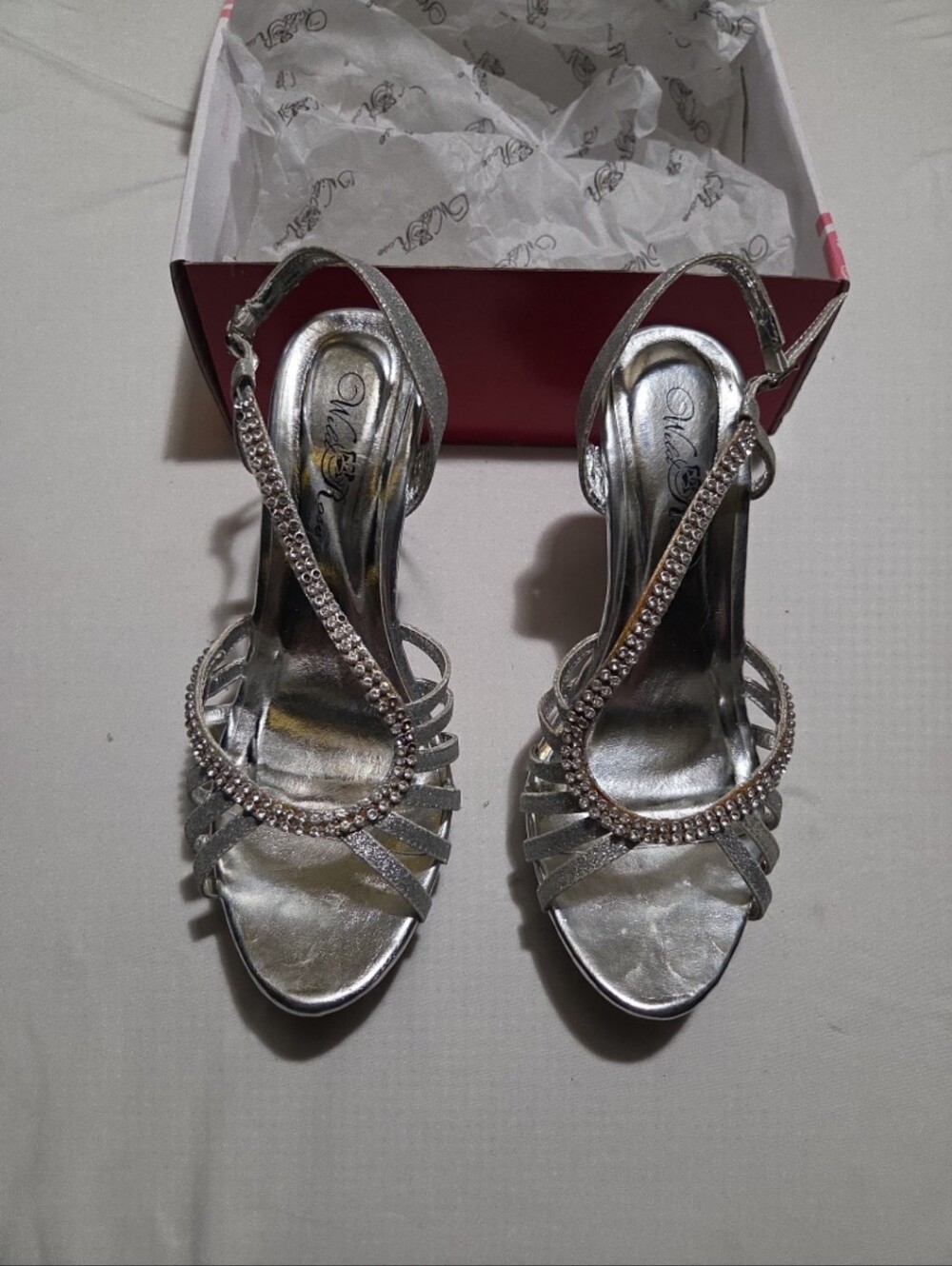 Wild rose womens size 9 silver shimmer heels #24